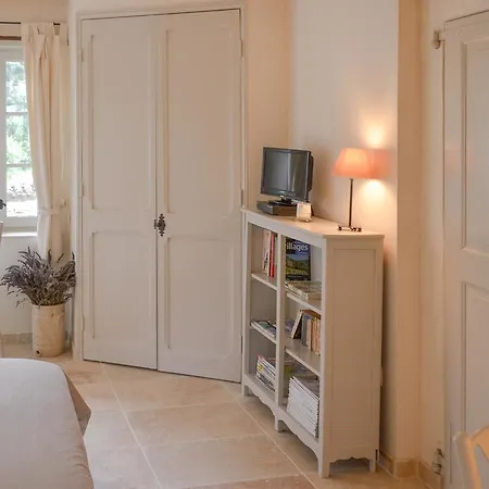 Le Mas De La Fontaine Bed & Breakfast 3*